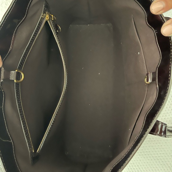 Luis Vuitton dark purple vernis. Excellent condition. Includes dust bag. - Picture 2 of 2